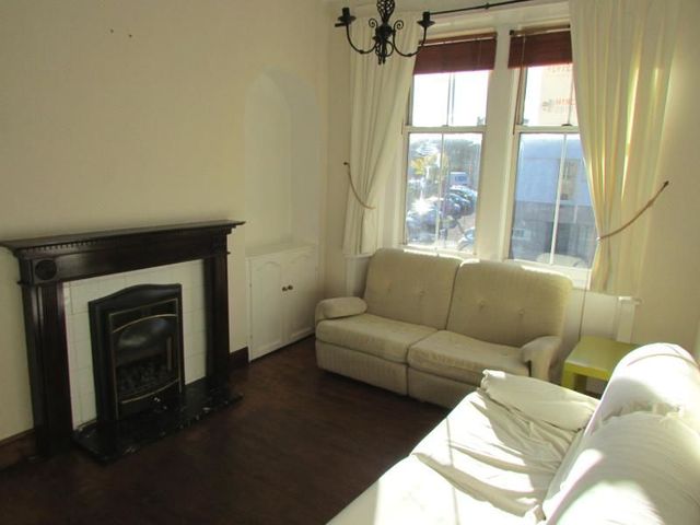 Image of 1 bedroom Flat to rent in Busby Road Clarkston Glasgow G76 at Clarkston East Renfrewshire East Renfrewshire, G76 8BD