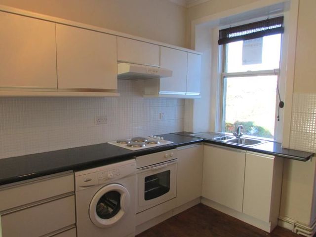  Image of 1 bedroom Flat to rent in Busby Road Clarkston Glasgow G76 at Clarkston East Renfrewshire East Renfrewshire, G76 8BD