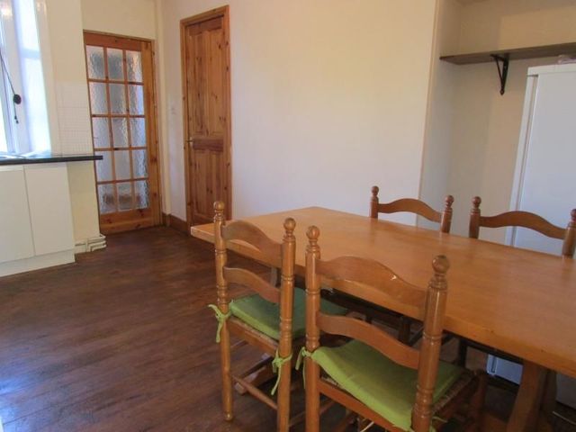  Image of 1 bedroom Flat to rent in Busby Road Clarkston Glasgow G76 at Clarkston East Renfrewshire East Renfrewshire, G76 8BD