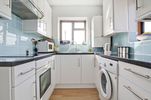  Image of 3 bedroom Maisonette to rent in Campfield Road London SE9 at Campfield Road  Eltham, SE9 5JG