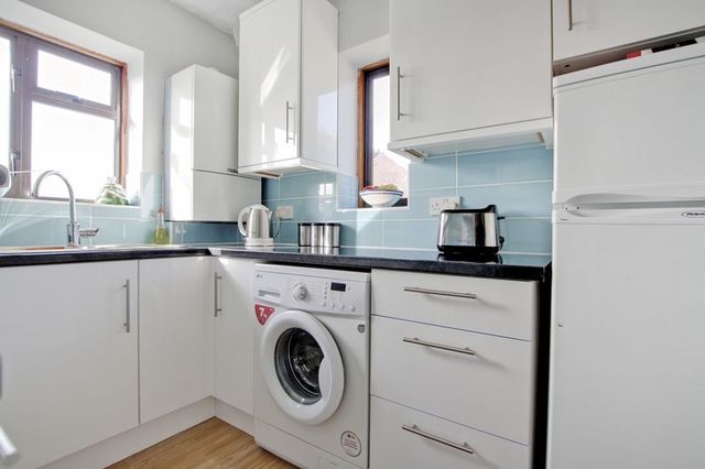  Image of 3 bedroom Maisonette to rent in Campfield Road London SE9 at Campfield Road  Eltham, SE9 5JG
