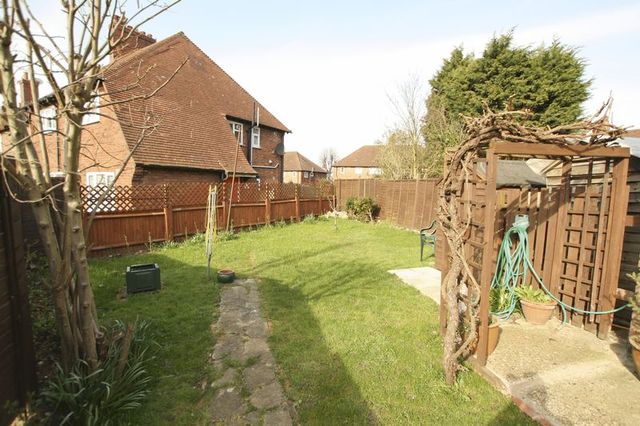  Image of 3 bedroom Maisonette to rent in Campfield Road London SE9 at Campfield Road  Eltham, SE9 5JG