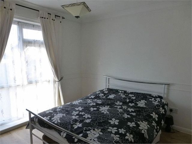  Image of 3 bedroom Terraced house to rent in Campleshon Road Rainham Gillingham ME8 at Campleshon Road  Gillingham, ME8 9LF