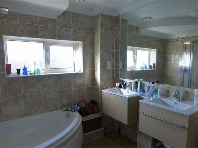  Image of 3 bedroom Terraced house to rent in Campleshon Road Rainham Gillingham ME8 at Campleshon Road  Gillingham, ME8 9LF