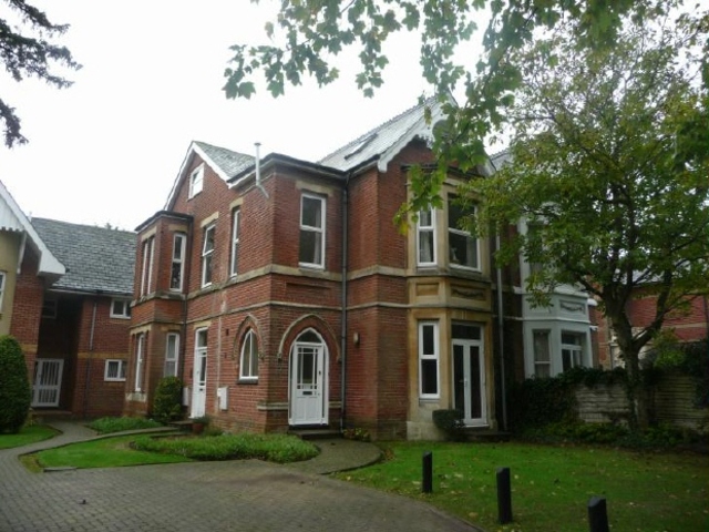  Image of 1 bedroom Flat to rent in Cavendish Grove Southampton SO17 at Southampton Hampshire Southampton, SO17 1XE