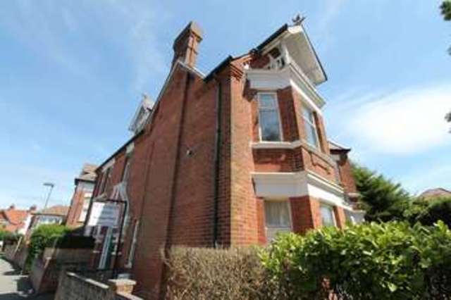  Image of 2 bedroom Flat to rent in Cecil Road Pokesdown Bournemouth BH5 at 4 Cecil Road  Bournemouth, BH5 1DU