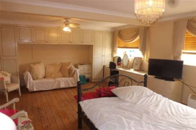  Image of 2 bedroom Detached house to rent in Beambridge Place Basildon SS13 at Basildon, SS13 3LN