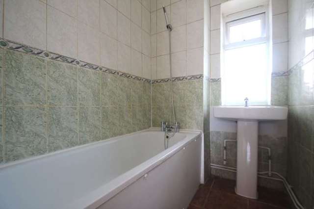  Image of 1 bedroom Flat to rent in Thurtle Road London E2 at Whiston Road  London, E2 8LU