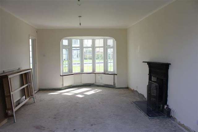 Image of 3 bedroom Detached house for sale in Cheyne Walk Meopham Gravesend DA13 at Meopham Kent Meopham, DA13 0PF