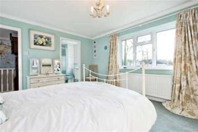  Image of 4 bedroom Property for sale in Hodson Road Chiseldon Swindon SN4 at Hodson Road Chiseldon, Swindon Chiseldon, Swindon, SN4 0LN