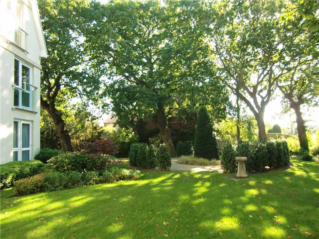  Image of 1 bedroom Apartment to rent in Sandbanks Road Parkstone Poole BH14 at Churchill Lodge 234 Sandbanks Road POOLE, BH14 8HA