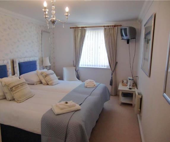  Image of 1 bedroom Apartment to rent in Sandbanks Road Parkstone Poole BH14 at Churchill Lodge 234 Sandbanks Road POOLE, BH14 8HA