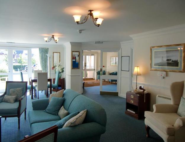  Image of 1 bedroom Apartment to rent in Sandbanks Road Parkstone Poole BH14 at Churchill Lodge 234 Sandbanks Road POOLE, BH14 8HA