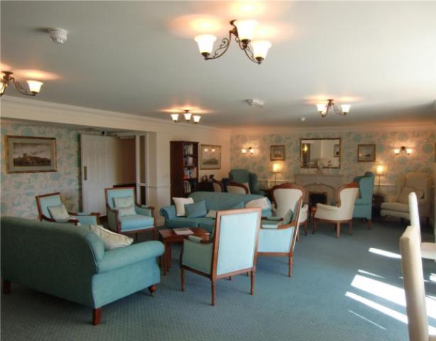  Image of 1 bedroom Apartment to rent in Sandbanks Road Parkstone Poole BH14 at Churchill Lodge 234 Sandbanks Road POOLE, BH14 8HA