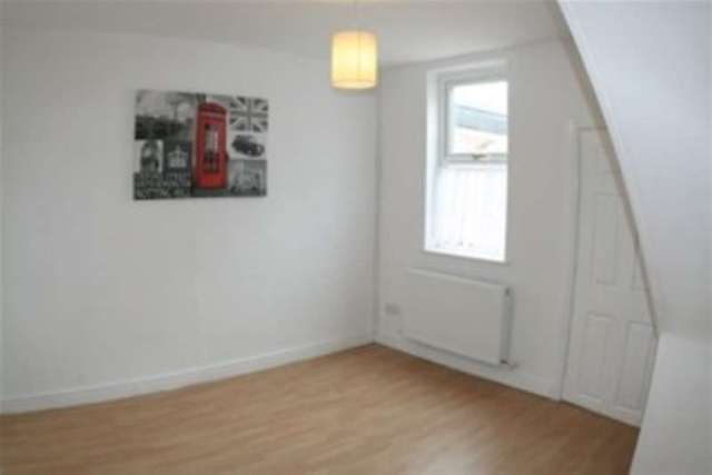  Image of 2 bedroom Terraced house to rent in Clifton Street Warrington WA4 at Warrington, WA4 1BE