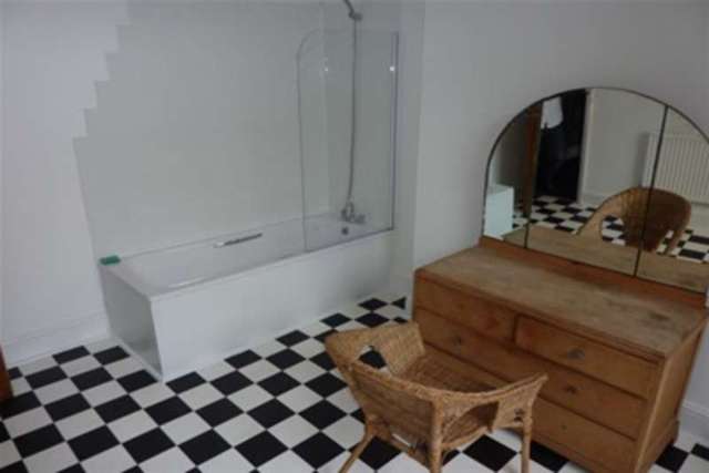  Image of 5 bedroom Terraced house to rent in Commercial Road London E14 at London, E14 7LA