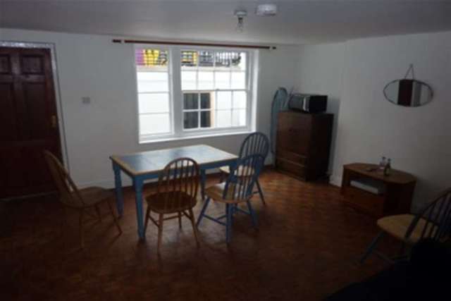  Image of 5 bedroom Terraced house to rent in Commercial Road London E14 at London, E14 7LA
