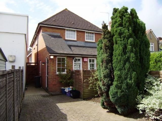  Image of 2 bedroom Flat to rent in Station Hill Cookham Maidenhead SL6 at Station Hill  Cookham, SL6 9BT