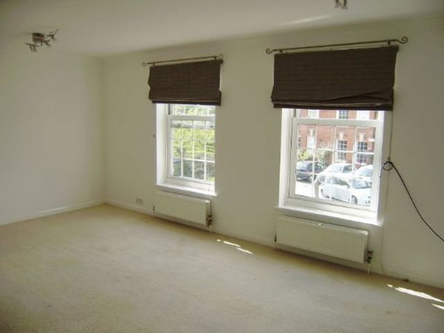  Image of 2 bedroom Flat to rent in Station Hill Cookham Maidenhead SL6 at Station Hill  Cookham, SL6 9BT