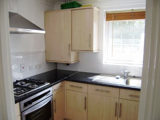  Image of 2 bedroom Flat to rent in Station Hill Cookham Maidenhead SL6 at Station Hill  Cookham, SL6 9BT