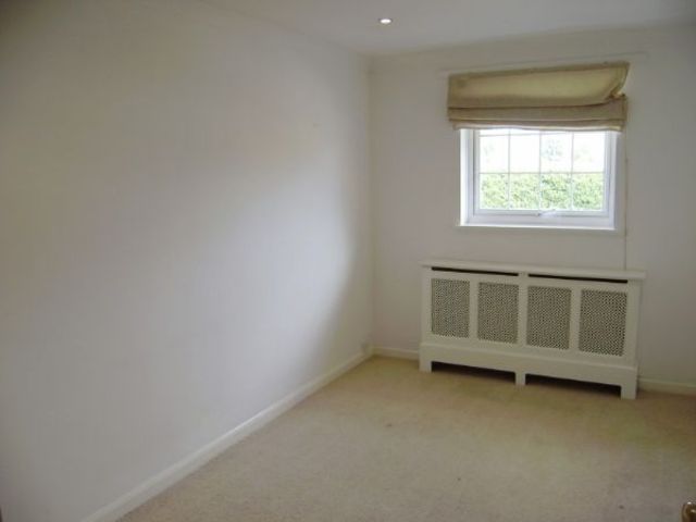  Image of 2 bedroom Flat to rent in Station Hill Cookham Maidenhead SL6 at Station Hill  Cookham, SL6 9BT