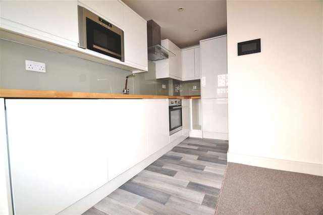  Image of 1 bedroom Apartment to rent in Coombe Lane London SW20 at Cottenham Park, SW20 8ND