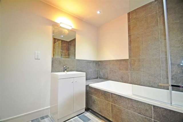  Image of 1 bedroom Apartment to rent in Coombe Lane London SW20 at Cottenham Park, SW20 8ND