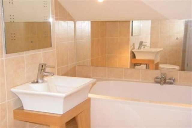  Image of 2 bedroom Flat to rent in Copps Road Leamington Spa CV32 at Leamington Spa, CV32 5JW