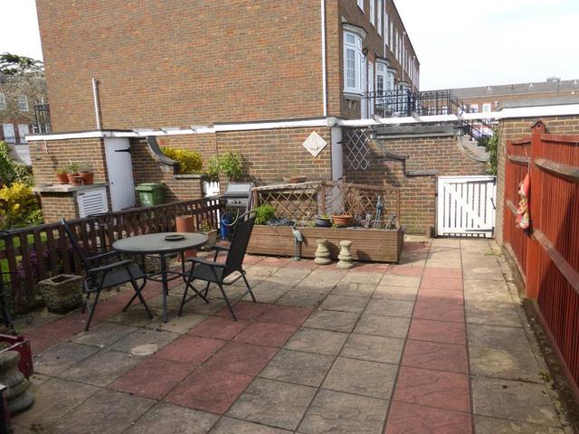  Image of 3 bedroom Terraced house for sale in Crook Log Bexleyheath DA6 at Bexleyheath Kent Bexleyheath, DA6 8BS