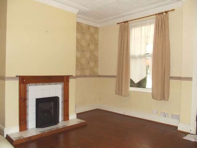  Image of 2 bedroom Terraced house to rent in Crosby Road Leeds LS11 at Holbeck Leeds West Yorkshire, LS11 9LX