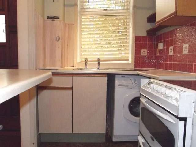 Image of 2 bedroom Terraced house to rent in Crosby Road Leeds LS11 at Holbeck Leeds West Yorkshire, LS11 9LX