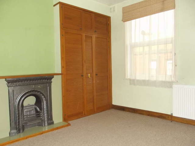  Image of 2 bedroom Terraced house to rent in Crosby Road Leeds LS11 at Holbeck Leeds West Yorkshire, LS11 9LX