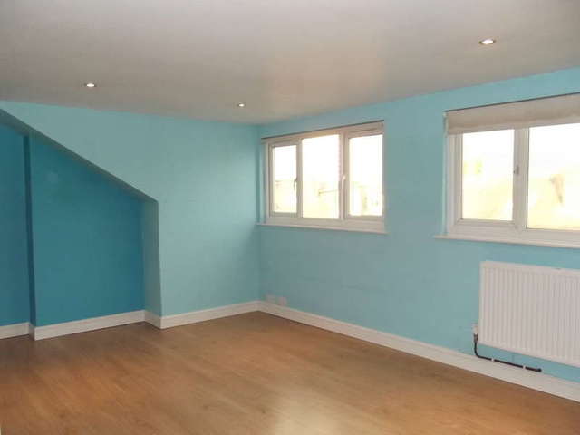  Image of 2 bedroom Terraced house to rent in Crosby Road Leeds LS11 at Holbeck Leeds West Yorkshire, LS11 9LX