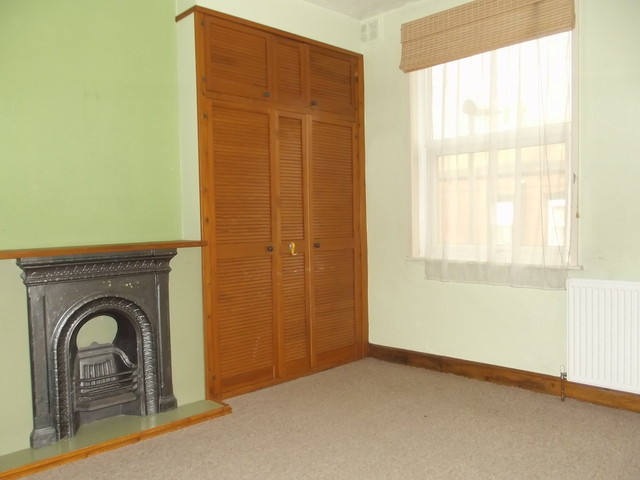  Image of 2 bedroom Terraced house to rent in Crosby Road Leeds LS11 at Crosby Road Holbeck Leeds, LS11 9LX