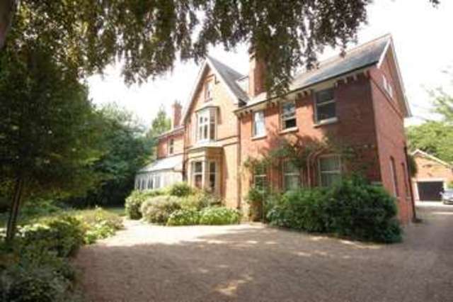 Image of 2 bedroom Property to rent in Derby Road Caversham Reading RG4 at 13 Derby Road Reading Reading, RG4 5HE