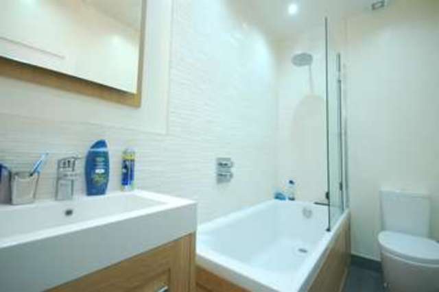  Image of 2 bedroom Property to rent in Derby Road Caversham Reading RG4 at 13 Derby Road Reading Reading, RG4 5HE