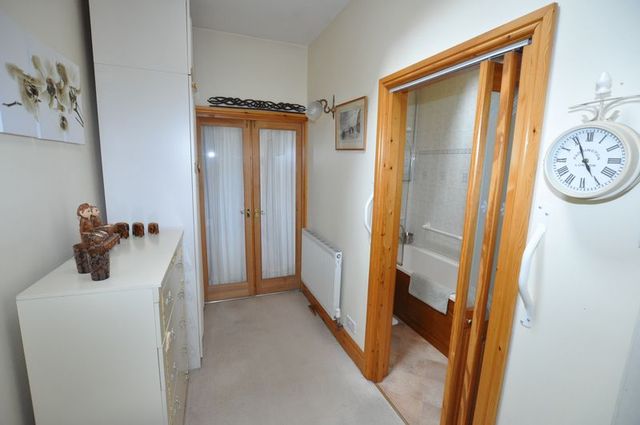  Image of 5 bedroom Detached house for sale in Dovecliff Road Rolleston-on-Dove Burton-on-Trent DE13 at Dovecliff Road Rolleston-on-Dove Burton-On-Trent, DE13 9AU