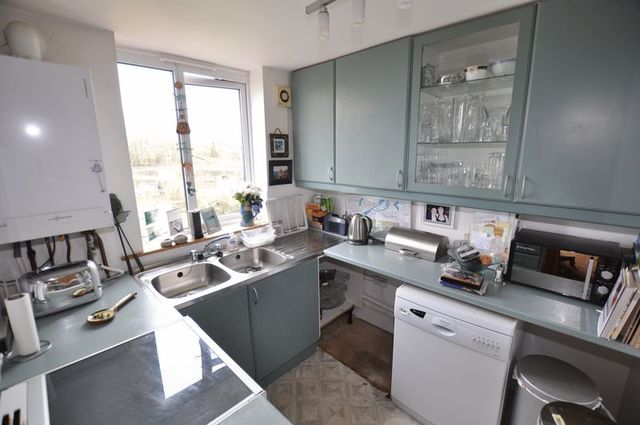  Image of 5 bedroom Detached house for sale in Dovecliff Road Rolleston-on-Dove Burton-on-Trent DE13 at Dovecliff Road Rolleston-on-Dove Burton-On-Trent, DE13 9AU