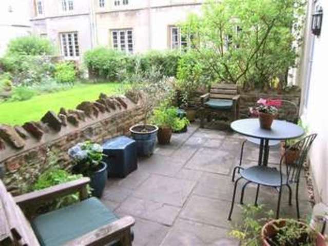  Image of 1 bedroom Property to rent in Clifton Park Clifton Bristol BS8 at 16 Clifton Park Clifton Bristol, BS8 3BY