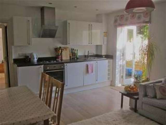  Image of 1 bedroom Property to rent in Clifton Park Clifton Bristol BS8 at 16 Clifton Park Clifton Bristol, BS8 3BY
