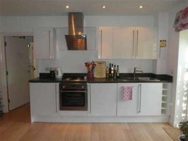  Image of 1 bedroom Property to rent in Clifton Park Clifton Bristol BS8 at 16 Clifton Park Clifton Bristol, BS8 3BY