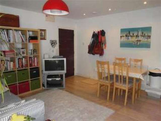  Image of 1 bedroom Property to rent in Clifton Park Clifton Bristol BS8 at 16 Clifton Park Clifton Bristol, BS8 3BY