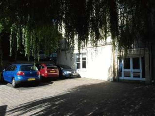  Image of 1 bedroom Property to rent in Clifton Park Clifton Bristol BS8 at 16 Clifton Park Clifton Bristol, BS8 3BY