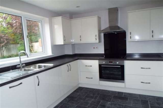  Image of 4 bedroom Detached house to rent in Elmdale Grove East Wellow Romsey SO51 at Romsey, SO51 6AX