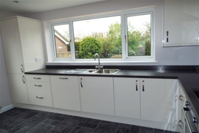  Image of 4 bedroom Detached house to rent in Elmdale Grove East Wellow Romsey SO51 at Romsey, SO51 6AX