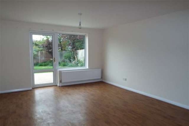  Image of 4 bedroom Detached house to rent in Elmdale Grove East Wellow Romsey SO51 at Romsey, SO51 6AX