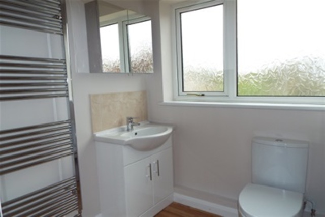  Image of 4 bedroom Detached house to rent in Elmdale Grove East Wellow Romsey SO51 at Romsey, SO51 6AX