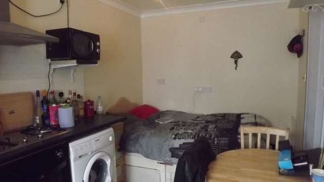  Image of Studio flat to rent in Eastbourne Road Feltham TW13 at Eastbourne Road Hanworth Feltham, TW13 5EY