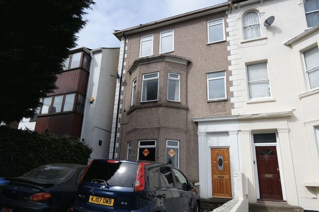  Image of 1 bedroom Flat for sale in Eglinton Hill London SE18 at Eglinton Hill  Shooters Hill, SE18 3NR