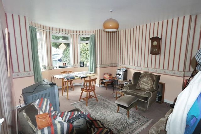  Image of 1 bedroom Flat for sale in Eglinton Hill London SE18 at Eglinton Hill  Shooters Hill, SE18 3NR